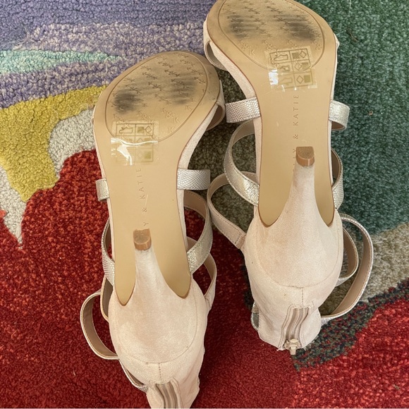 Nude Suede and Metallic High Heel Size 7.5 - Picture 6 of 6
